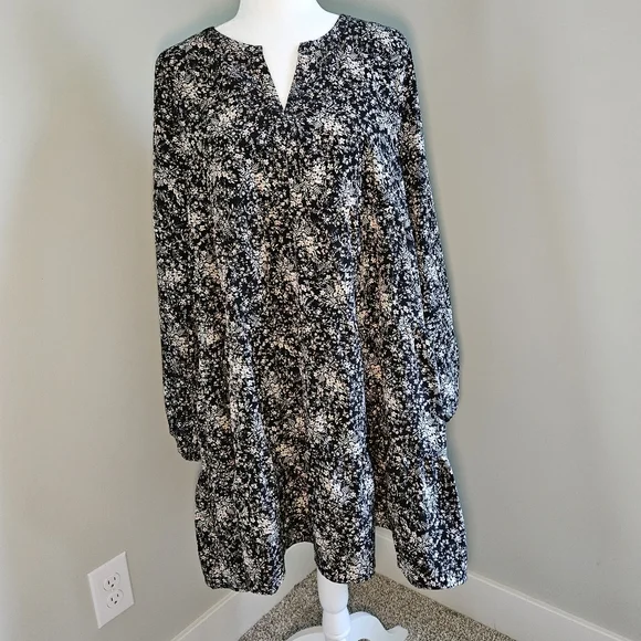 BOHO STYLE DRESS BLACK FLORAL MEDIUM - Picture 1 of 5